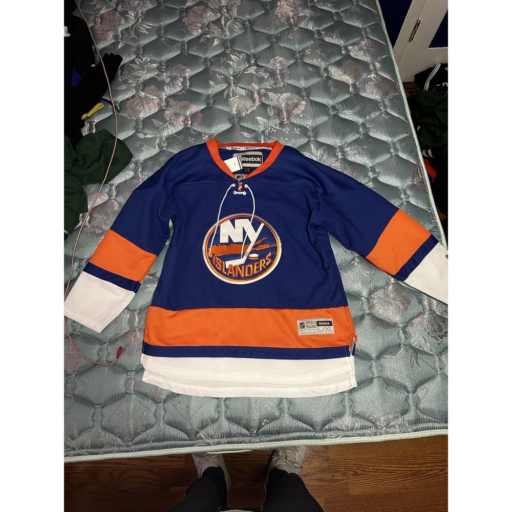 New York Islanders Plain Jersey USED Youth L/XL - Picture 2 of 4